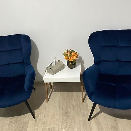 La Vie Est Belle Appartement Boekarest Buitenkant foto