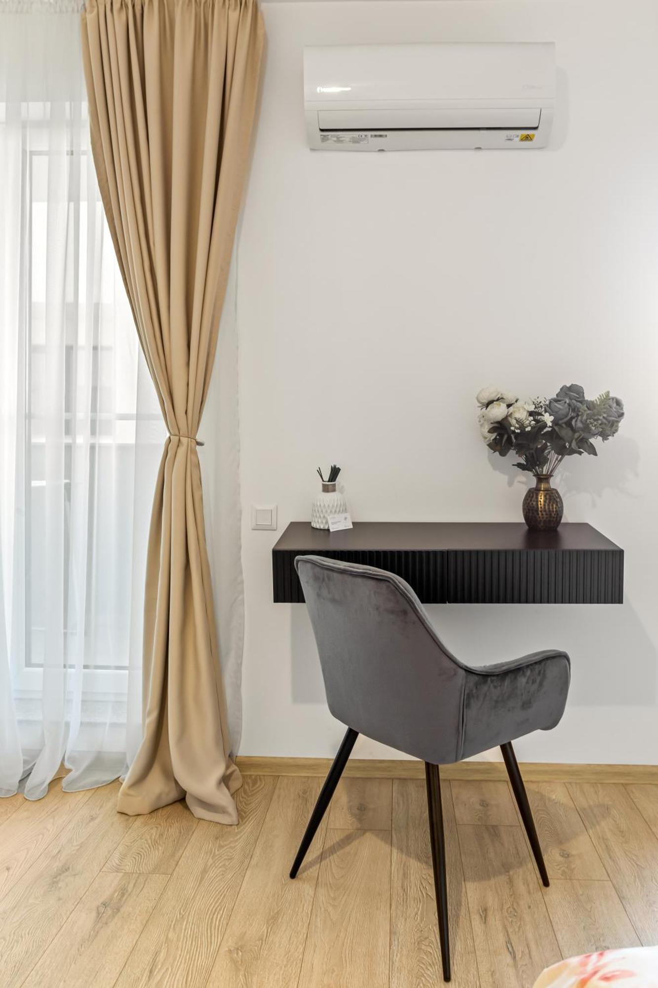 La Vie Est Belle Appartement Boekarest Buitenkant foto
