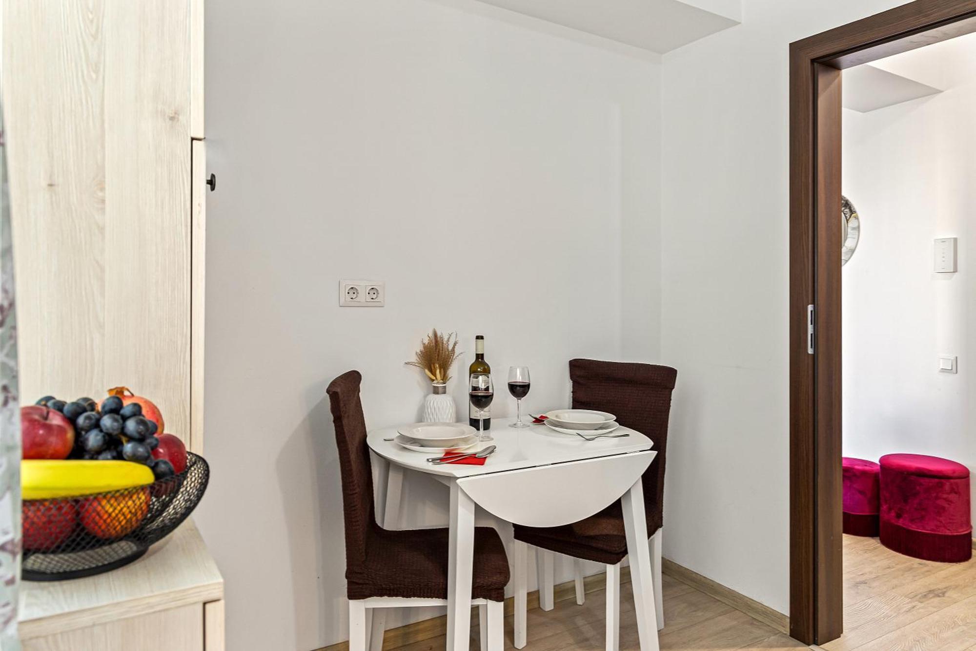 La Vie Est Belle Appartement Boekarest Buitenkant foto