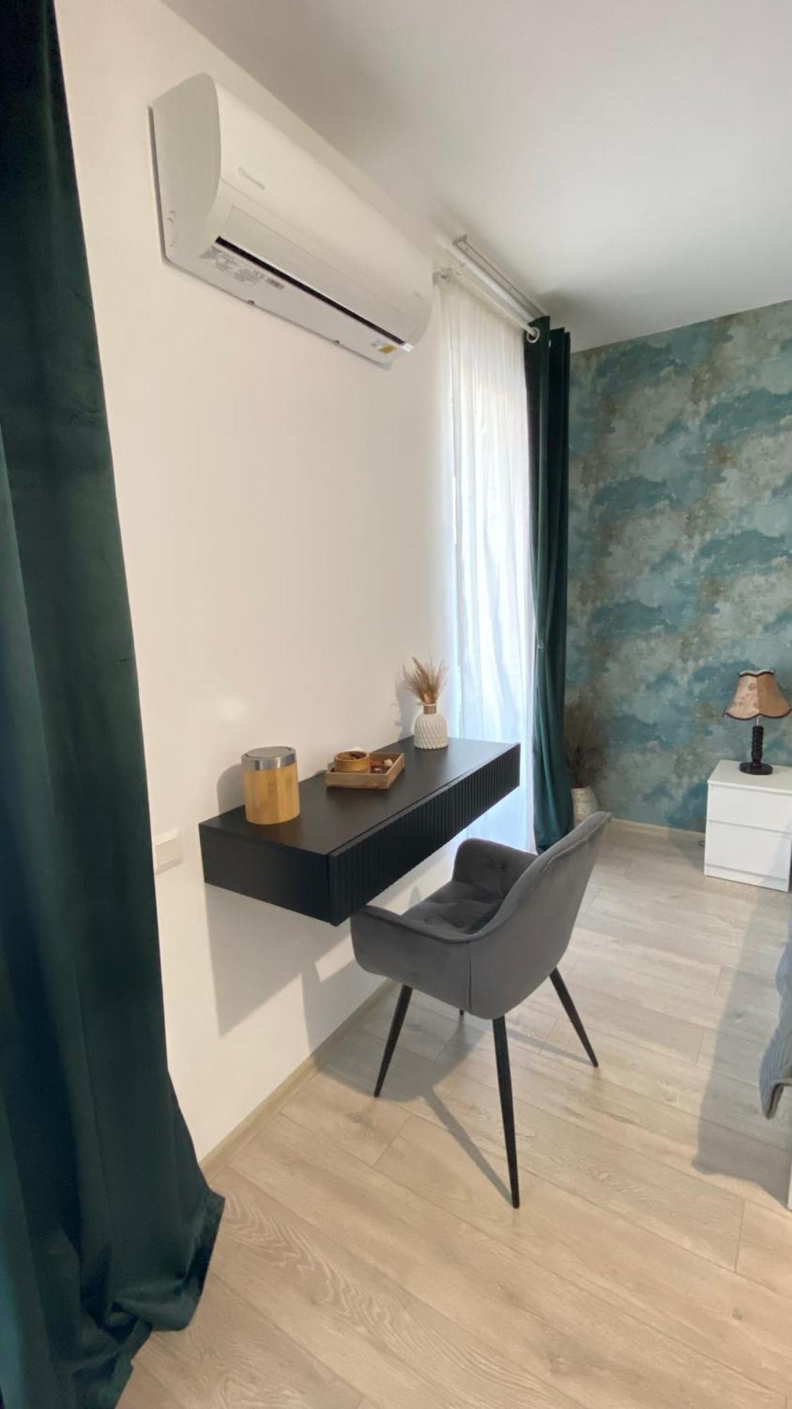 La Vie Est Belle Appartement Boekarest Buitenkant foto
